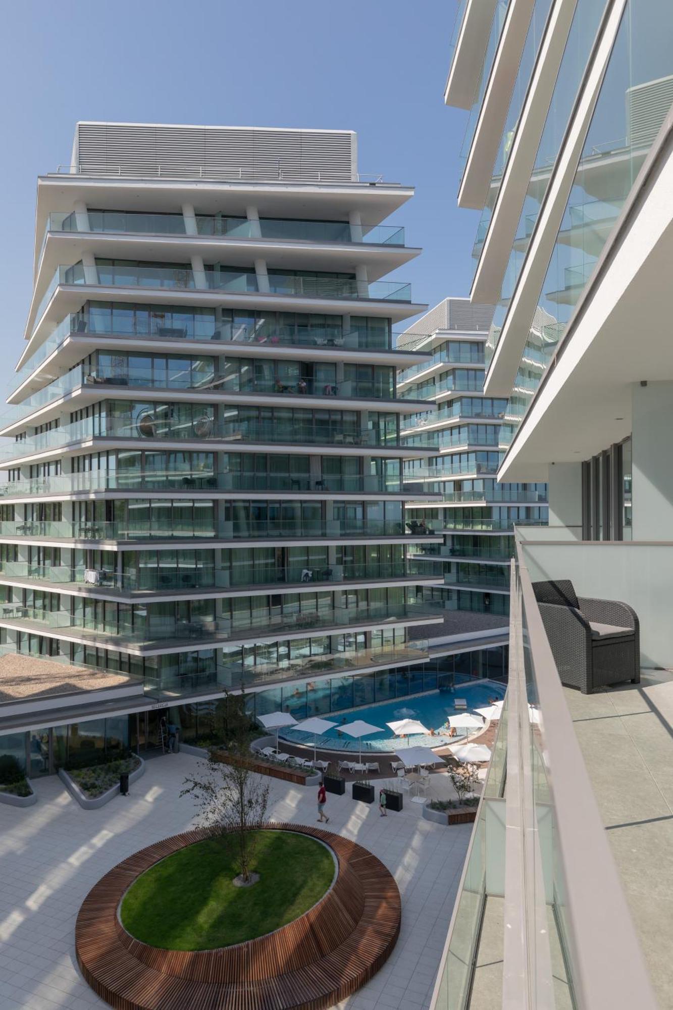 Royallux Apartment Waves Resort & Spa - Sea View From Balcony By Renters Prestige Miedzyzdroje Extérieur photo
